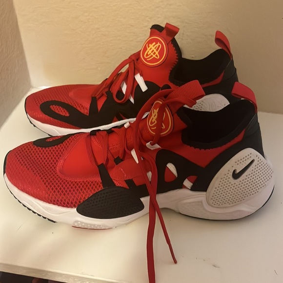 nikes - Picture 2 of 5